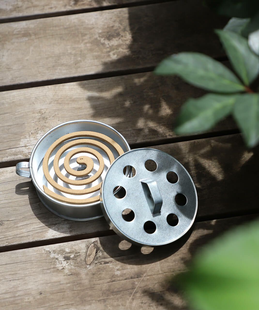 CINQ / フィンランドの蚊取り線香入れ_2