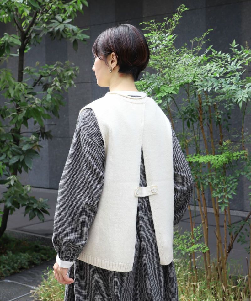 mumokutekiメリノウール100％うしろ開きニットベスト | mumokuteki