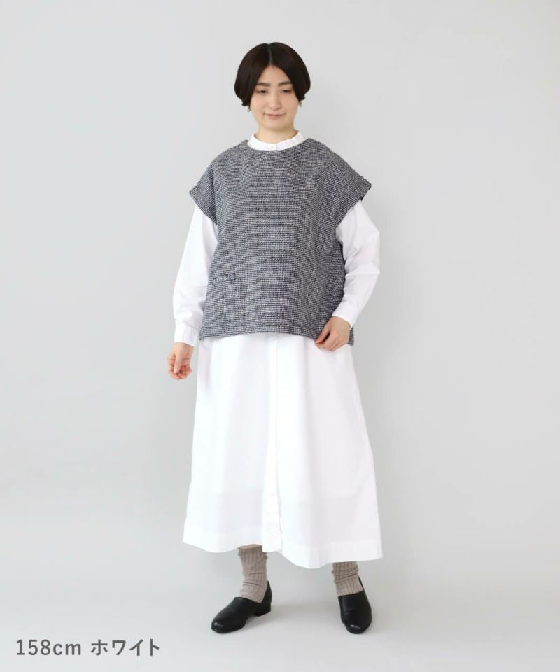 mumokutekiナチュラルな風合いのスタンドカラーワンピース