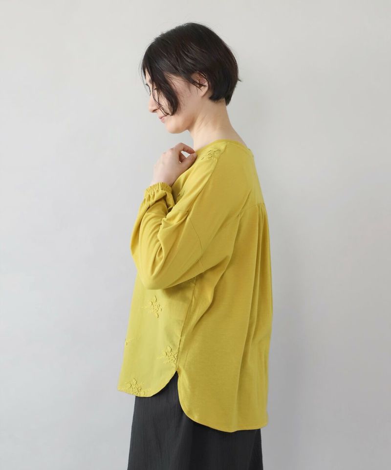 mumokuteki花柄刺繍の異素材切替えカットソー | mumokuteki