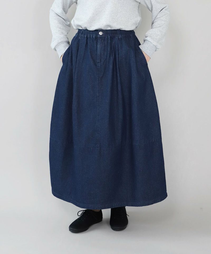 mumokuteki柔らかいデニムのギャザーバルーンスカート | mumokuteki