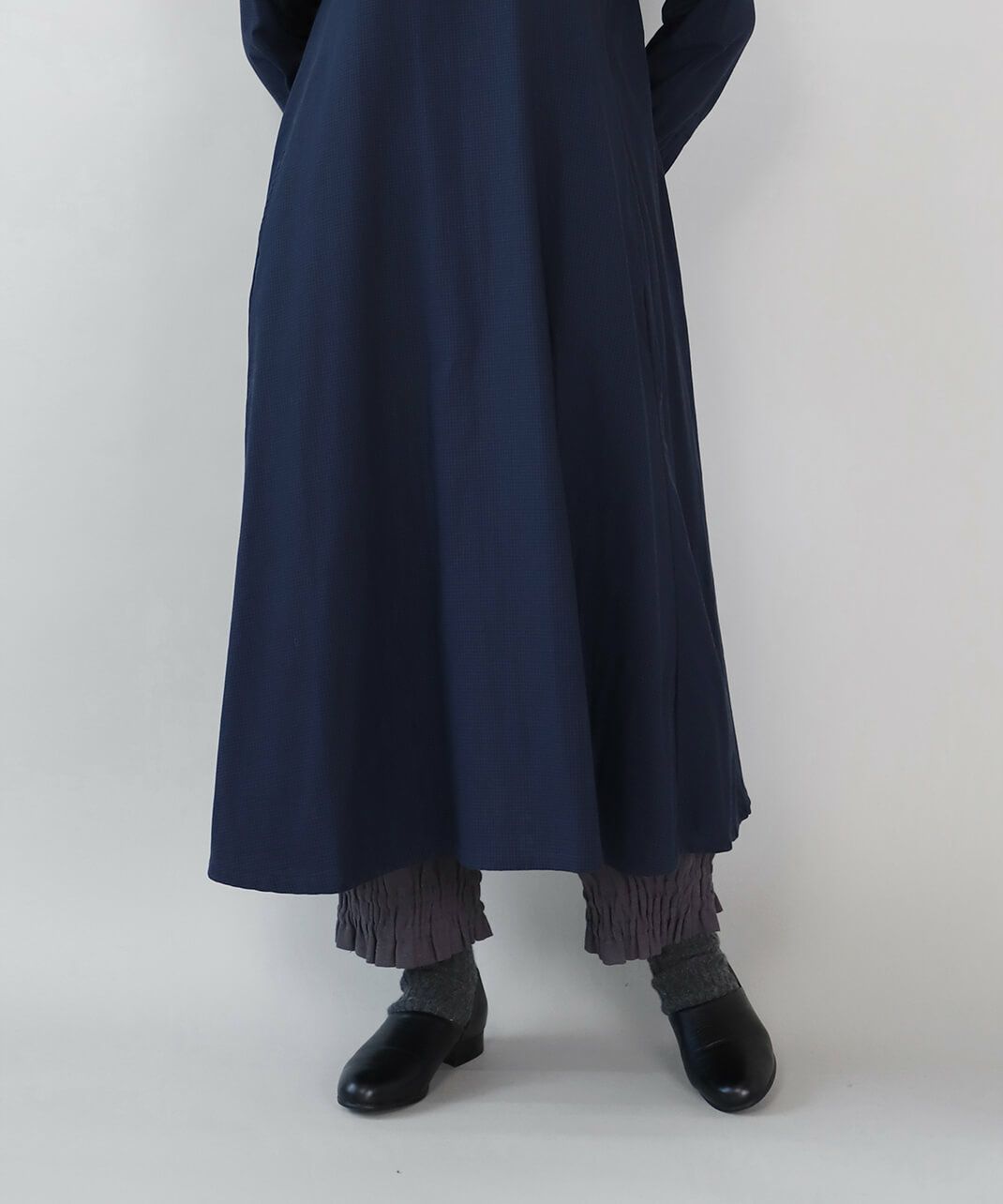 mumokutekiリネンミックスツイルの裾ギャザーパンツ | mumokuteki