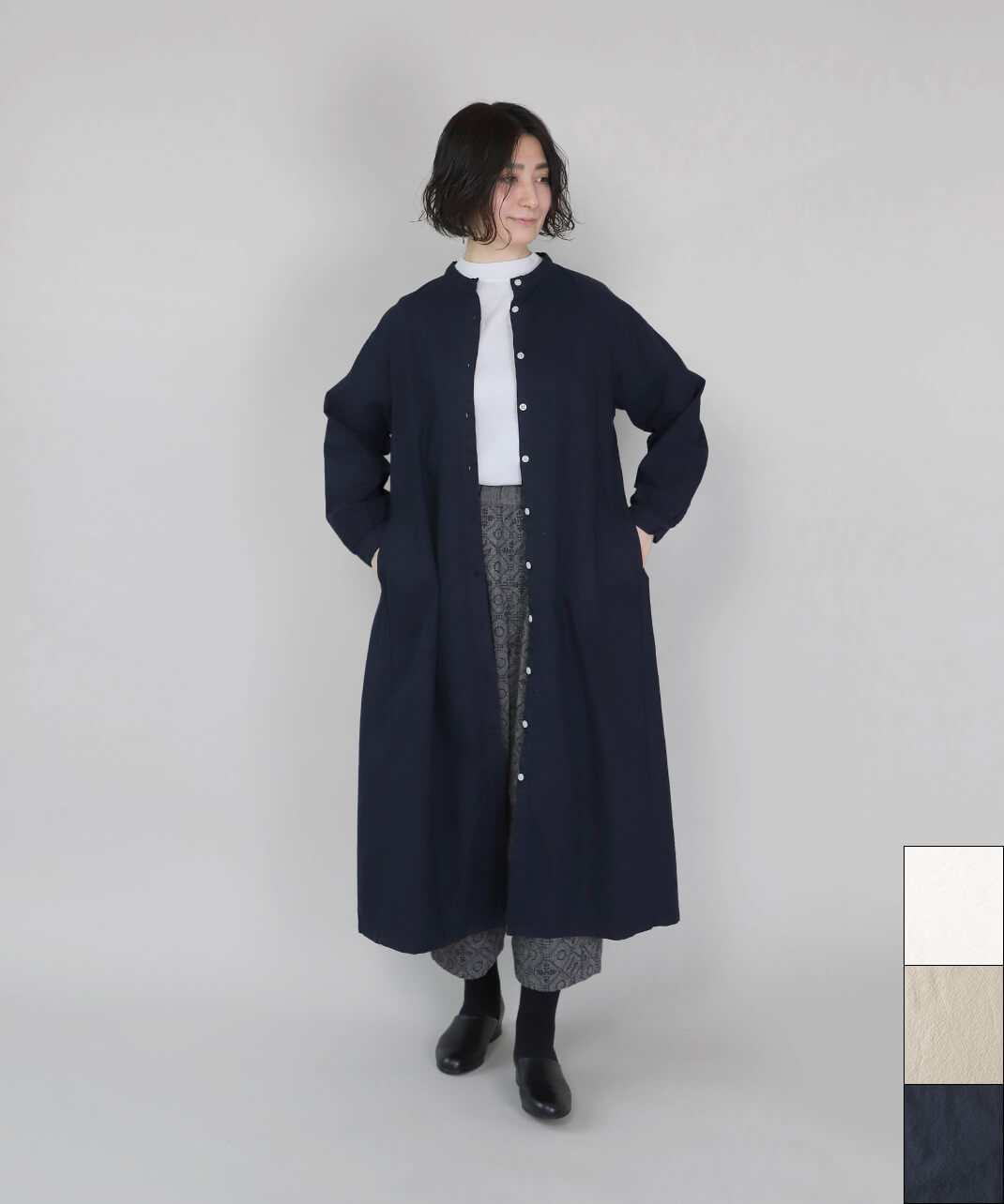 mumokuteki後染めオックスのスタンドネックシャツワンピース