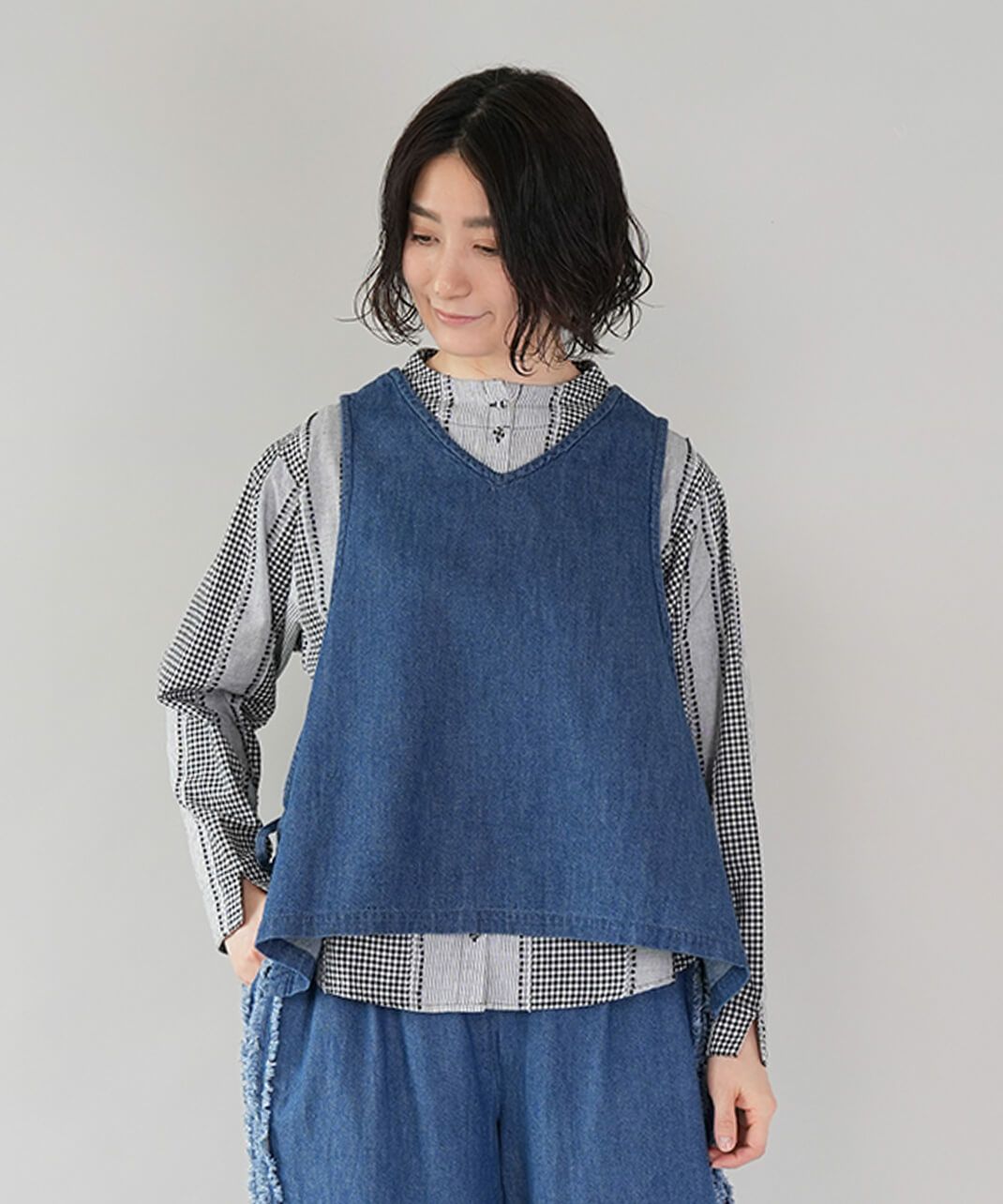 ワフ　リネン　ベスト　コットン　デニム ista-ireコットンリネンデニムのサイドリボン2WAYベスト | mumokuteki